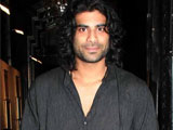 Sikander Kher to star with Arjun Kapoor in <i>Aurangzeb</i>
