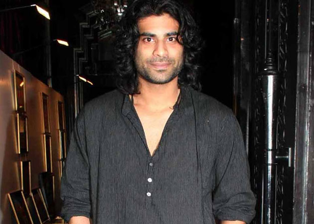 Sikander Kher to star with Arjun Kapoor in <i>Aurangzeb</i>