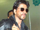 While SRK's bag goes missing at airport, fans queue up for photos