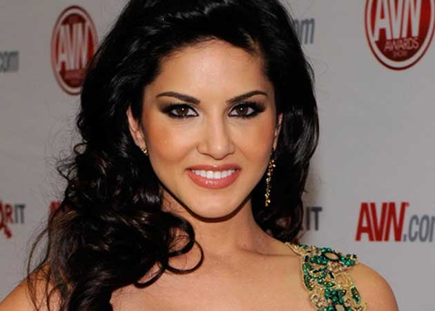 Sunny Leone house hunting in Mumbai