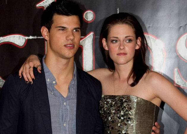 Taylor Lautner lends shoulder to Kristen Stewart