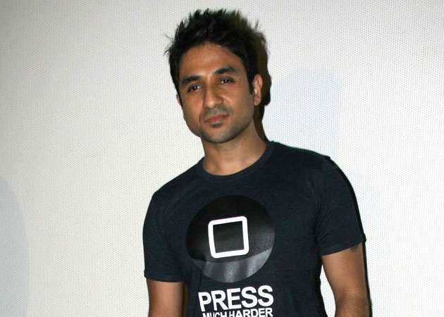 <i>Delhi Belly</i> actor Vir Das attacked during performance