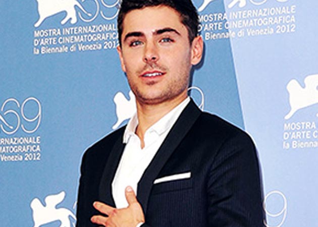 Zac Efron refuses to "live in fear" about gay rumours