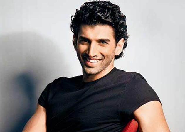 Aditya Roy Kapoor breaks a camera on sets of <I>Aashiqui</i> sequel