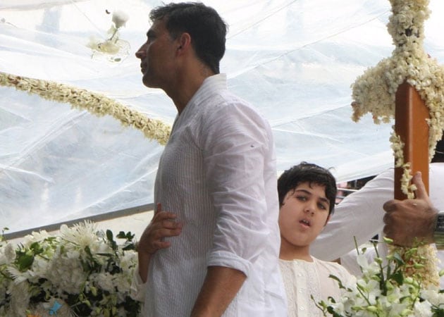 From father to son, Akshay Kumar wants to give 'Khiladi' title to Aarav in future