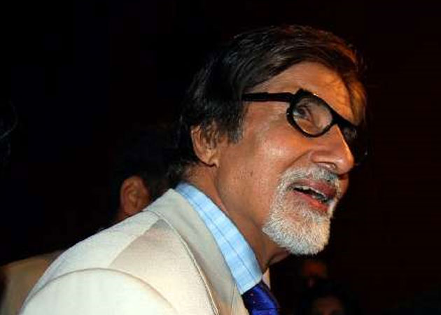 Amitabh Bachchan dances to <i>Disco Deewane</i> with the <i>Students Of The Year</i>