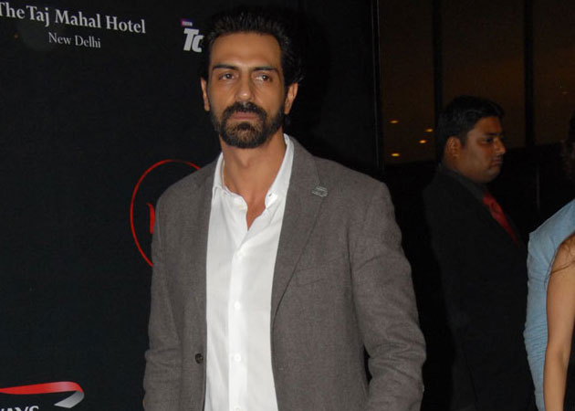 Arjun Rampal hosts star studded F1 after party