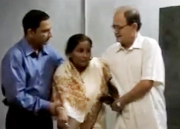 Assam chief minister Tarun Gogoi releases Jahnu Barua's film
