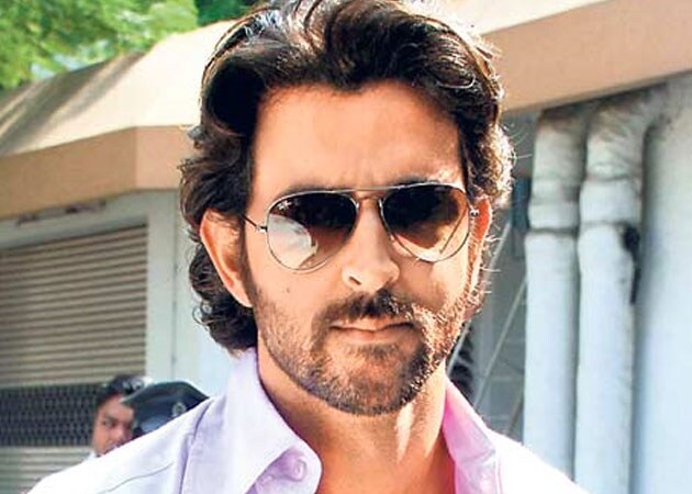 Hrithik Roshan stalls shoot to play agony uncle