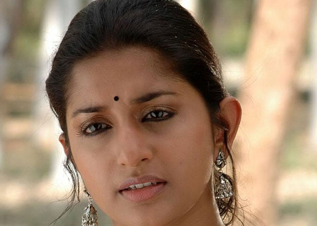 Meera Jasmine vanishes from shoot without informing unit