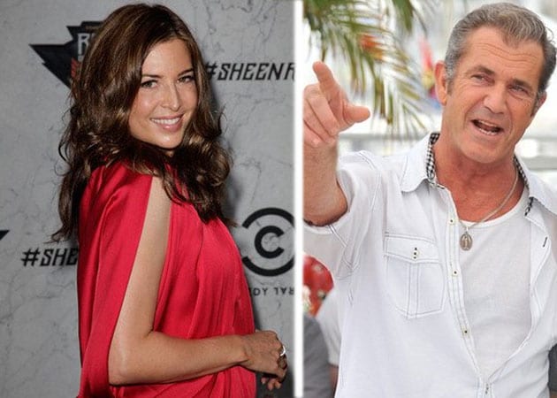 Mel Gibson dating stuntwoman Ashley Cusato?