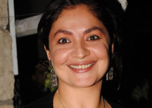 Portray gays with dignity, says Pooja Bhatt