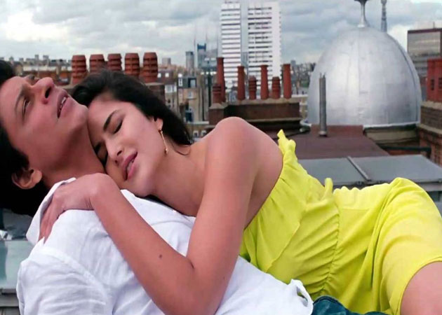 Love is in the air for Katrina Kaif, Shah Rukh Khan in new song from <i>Jab Tak Hai Jaan</i>