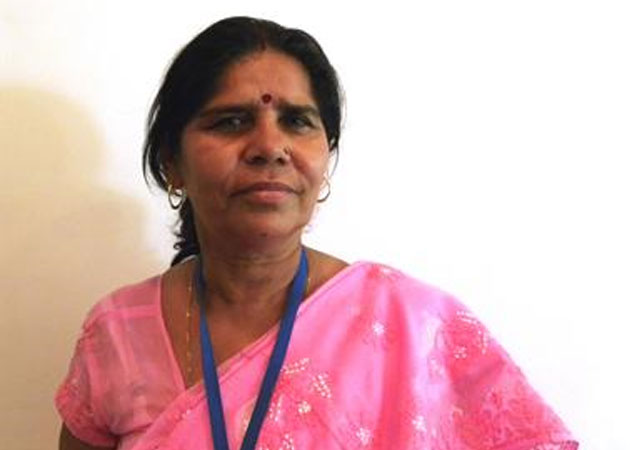 'Gulabi gang' leader Sampat Pal to participate in <i>Bigg Boss 6</i>