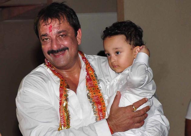 After stalling, Sanjay Dutt finally dubs for <i>Zilla Ghaziabad</i>