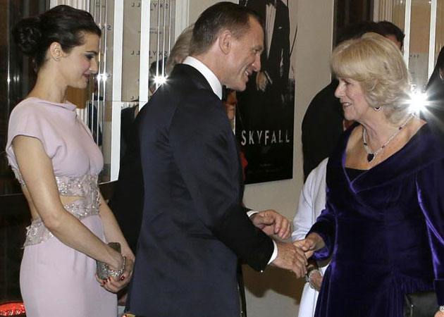 James Bond meets royalty at Skyfall world premiere