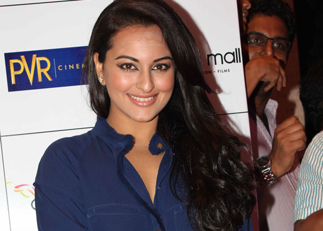 Sonakshi Sinha went behind the lens during <i>Son Of Sardaar</i> shoot