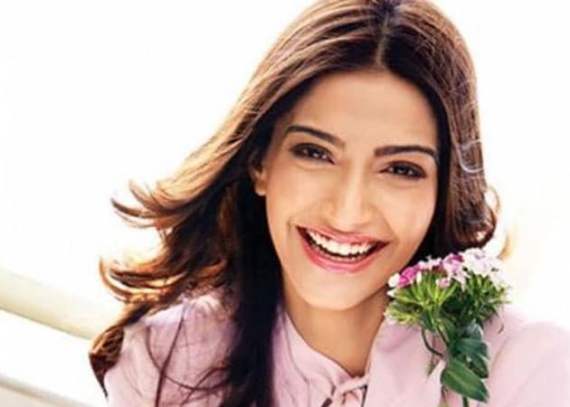 Sonam Kapoor wore pink on Breast Cancer Awareness Day 