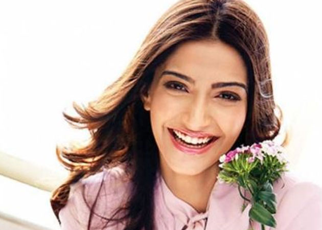 Sonam Kapoor wore pink on Breast Cancer Awareness Day