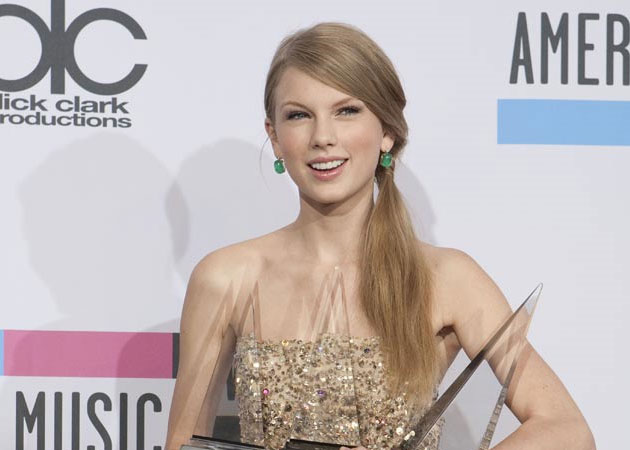 People need music when they are falling in love: Taylor Swift
