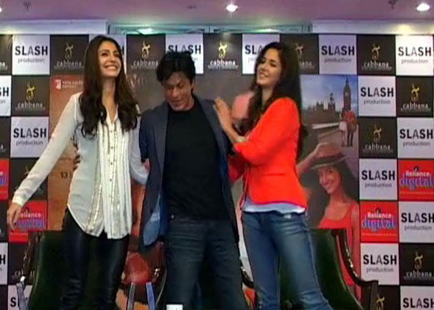 SRK begins promotions of <i>Jab Tak Hai Jaan</i> from Yash Chopra's hometown