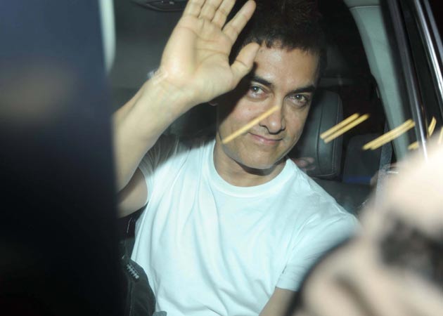 Aamir Khan's <i>chai</i> stop with <i>Talaash</i> locals 