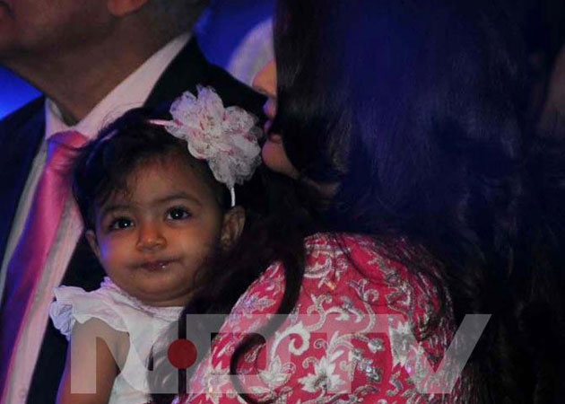 Aaradhya Bachchan hogs limelight at mom Aishwarya's event