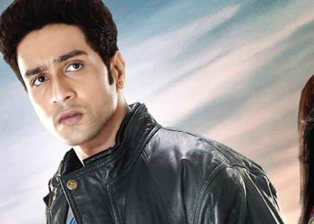 Mom turns designer for Adhyayan Suman