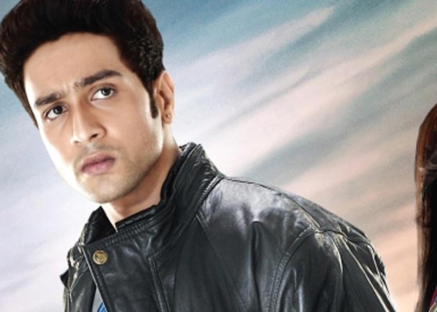 Mom turns designer for Adhyayan Suman 