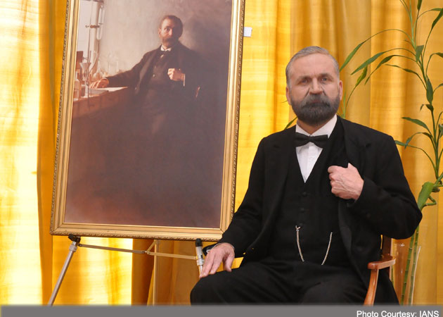 'Alfred Nobel' visits India 116 yrs after death; eyes Bollywood