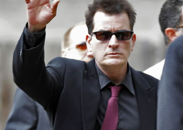 Charlie Sheen donates his earnings to charity 