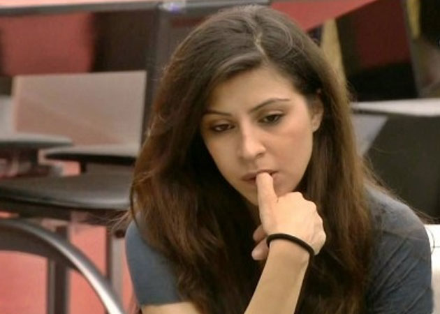  Model Karishma Kotak leaves <i>Bigg Boss</i> house after father's death