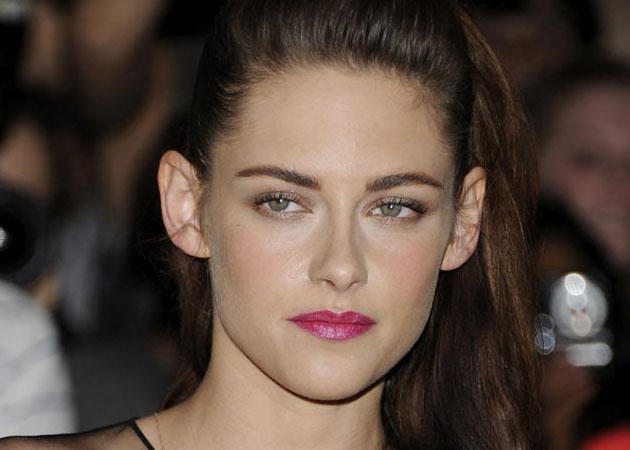 Kristen Stewart thinks opinions of fans are "destructive"