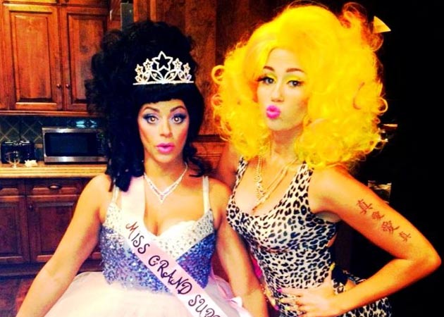 Miley Cyrus dressed up as Nicki Minaj for her annual Halloween party