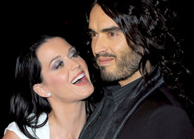 Russell Brand gifts Katy Perry bracelet on birthday