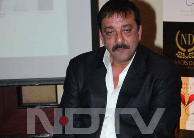 Sanjay Dutt gets teary-eyed over mother's fight against cancer