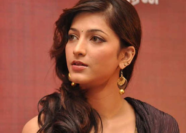 Shruti Haasan shocked by fake Facebook accounts