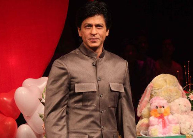 Meeting new people makes Shah Rukh Khan feel awkward