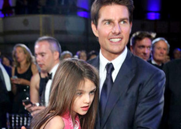 Suri Cruise spends Thanksgiving with dad Tom in London 