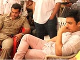 Aamir Khan visits Salman Khan on the sets of <i>Dabangg 2</i>