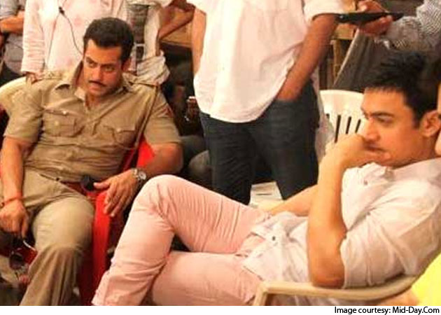 Aamir Khan visits Salman Khan on the sets of <i>Dabangg 2</i>