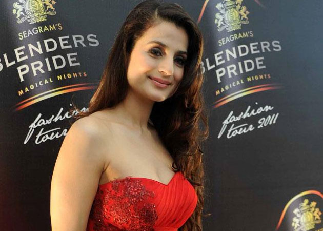 Ameesha Patel will play dirty in <i>Shortcut Romeo</i>