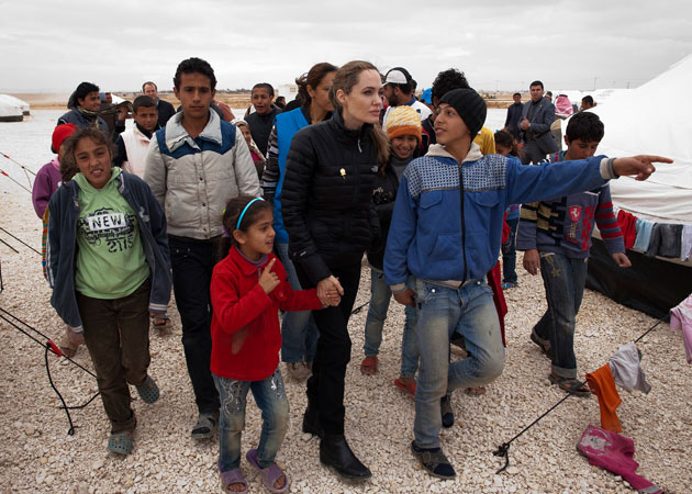 Angelina Jolie visits refugee camp in Jordan