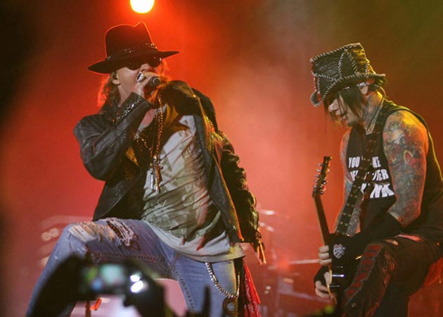 Mumbai sings along with Guns N' Roses' classics