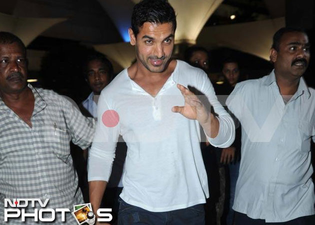 John Abraham pledges Rs 10 lakhs for Kochi art fair