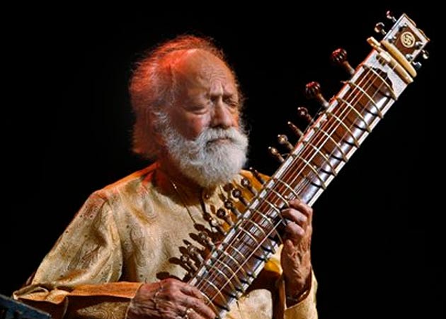 Pandit Ravi Shankar wore oxygen mask for last performance