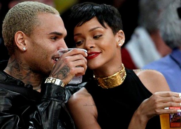 Chris Brown paints Rihanna a picture for Christmas