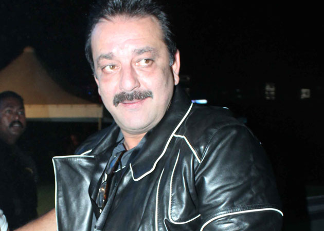 Fitness freak Sanjay Dutt makes <I>Zilla Ghaziabad</i>'s crew jog at 5 am 