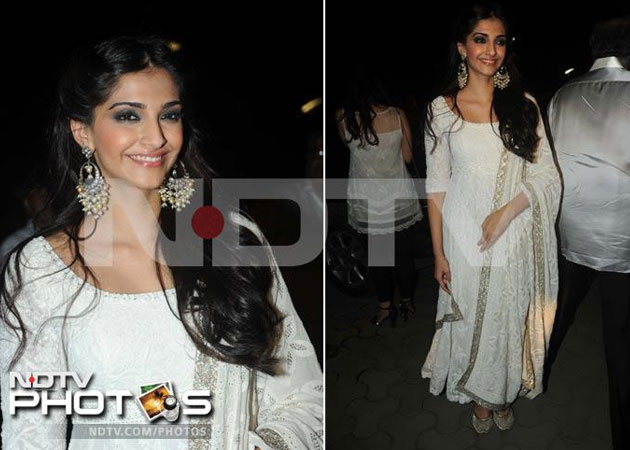 Sonam Kapoor's clothes on auction for charity