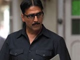 Akshay Kumar makes <i>Special Chabbis</i> unit get a vintage briefcase for him